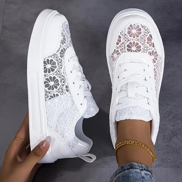 DENTELLE | BASKETS EN DENTELLE FLORALE