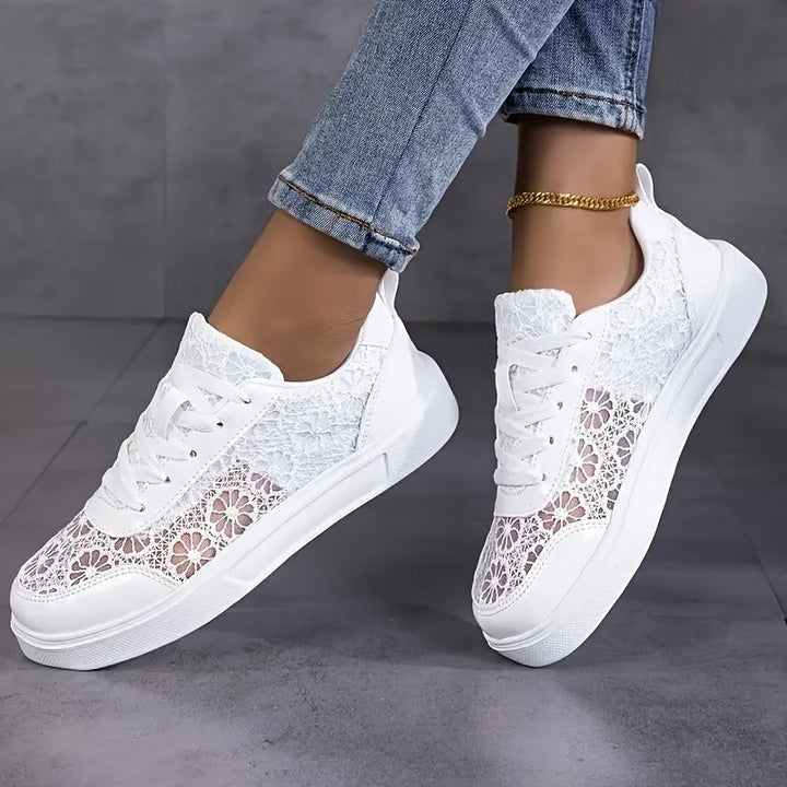 DENTELLE | BASKETS EN DENTELLE FLORALE