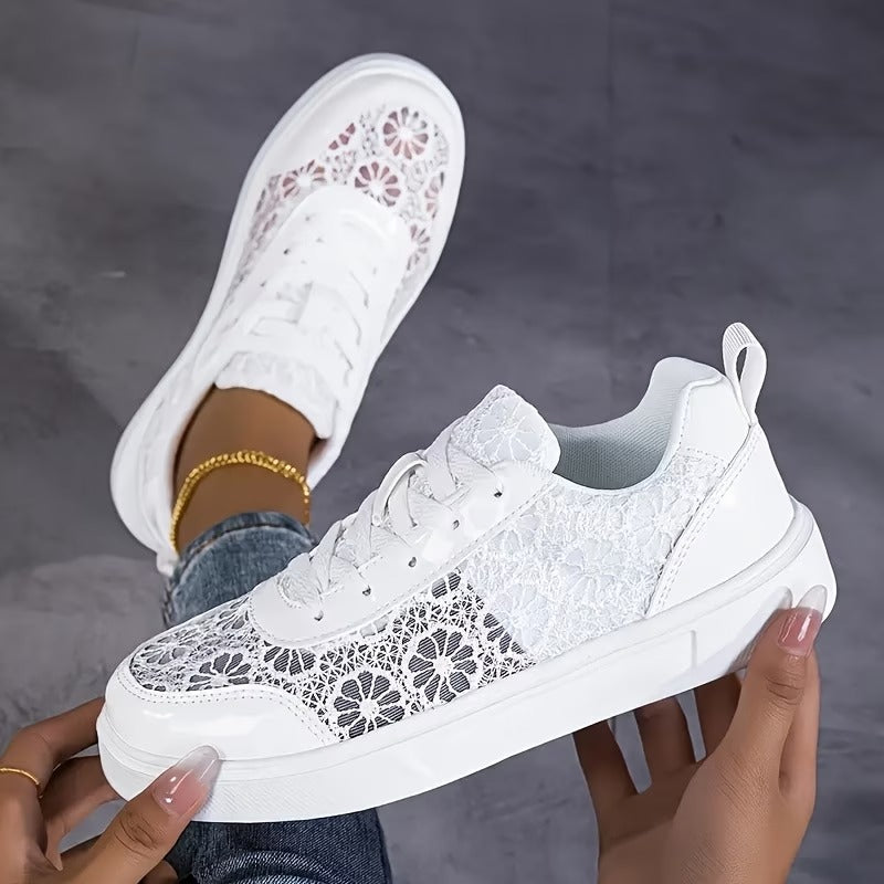 DENTELLE | BASKETS EN DENTELLE FLORALE