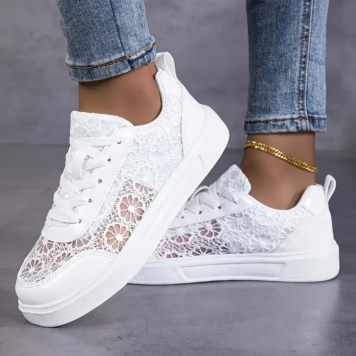 DENTELLE | BASKETS EN DENTELLE FLORALE
