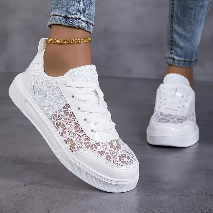DENTELLE | BASKETS EN DENTELLE FLORALE
